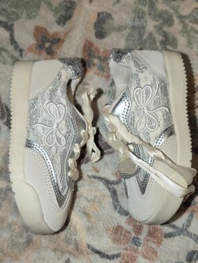 Little Girls' Silver & Off White Cream Lace Accent Sneakers Size 9 US / 26 EUR